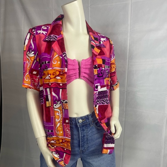 NWT abstract 90s pattern blouse. - Picture 4 of 8